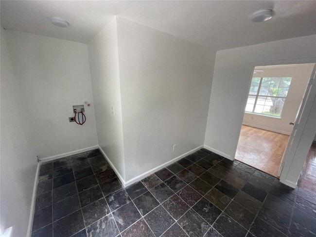 Building Photo - 2808 Lyons Rd