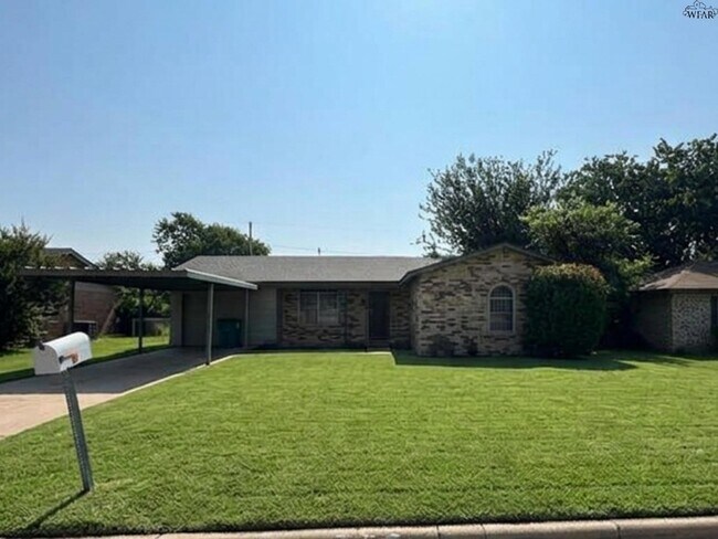 Building Photo - 801 Park Plaza Dr
