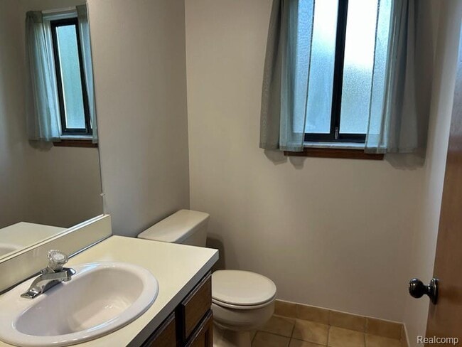 Building Photo - 221 Torrent Ct