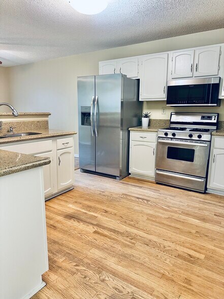 Open Concept Kitchen - 5030 Laurel Bridge Dr SE