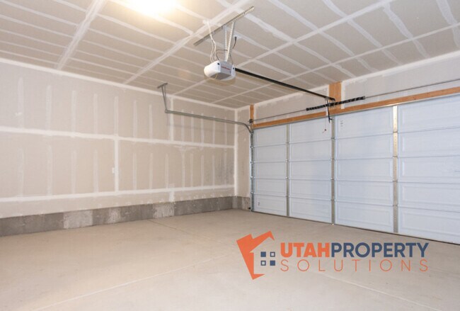 Building Photo - 962 W 500 S