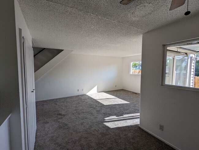 Building Photo - Cozy Two Bedroom, One and a Half Bath Townhouse