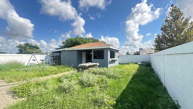 Building Photo - 1511 Texoma St