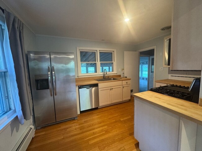 Building Photo - Beautiful Single Family Home in Quiet Neig...