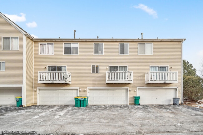 Building Photo - 632 Spring Leaf Dr