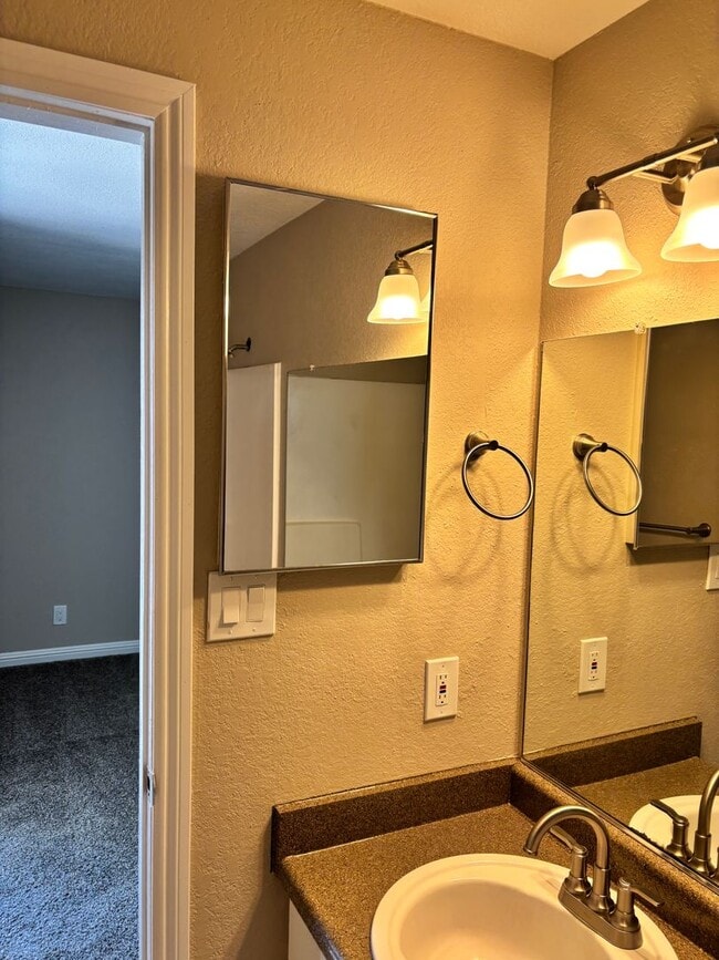 Building Photo - COMPLETELY REMODELED - THIS ONE WON'T LAST...