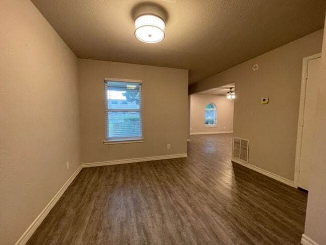 Building Photo - 1017-1019 Mullins Street