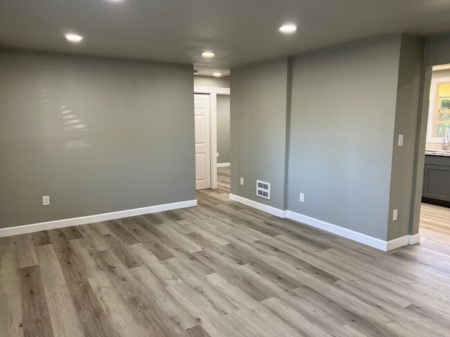 Building Photo - Single Family House Tacoma