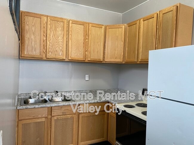 Building Photo - 261 College St SE