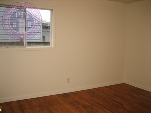 Building Photo - Pet Friendly South Tabor Home. Hardwood Floors! Huge Fenced back yard!  No Deposit With Rhino!