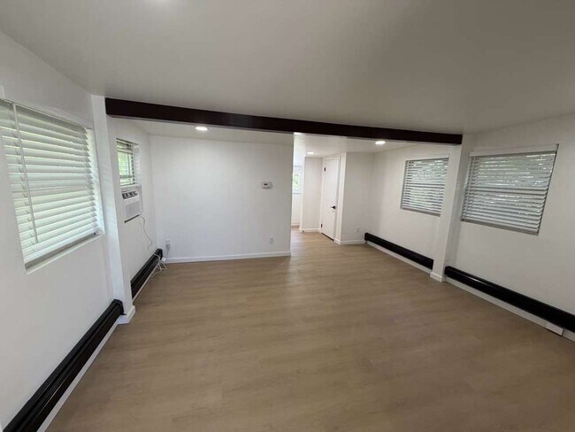 Building Photo - 1 bed/1.5 bath * Great Apt For RWJMS/Rutgers * Students Walk to New Brunswick/Highland Park Night...