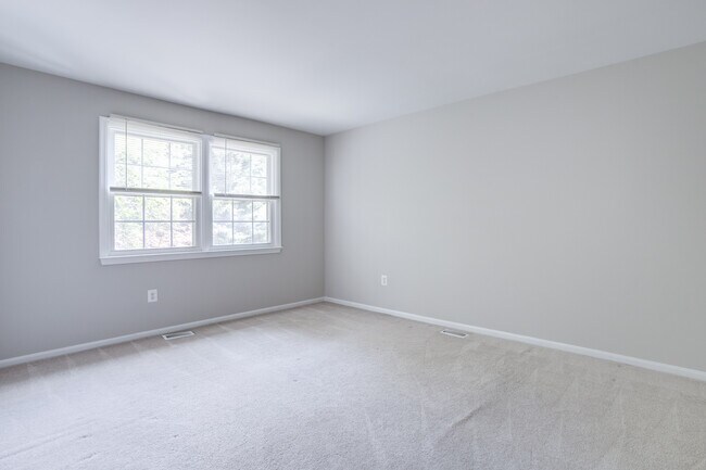 Building Photo - 4685 Forestdale Dr