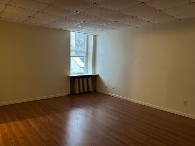 Building Photo - 624 Chestnut St