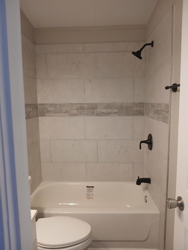 Building Photo - 98 Leasch Loop