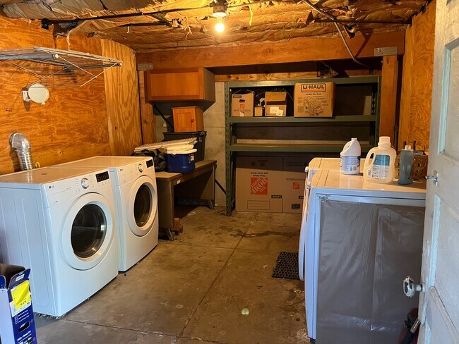Laundry Room - 2309 Echo Park Ave
