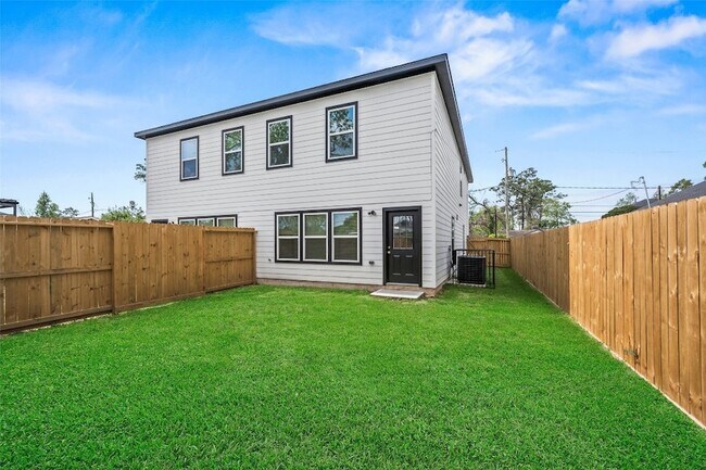 Building Photo - 6719 Roanoke St