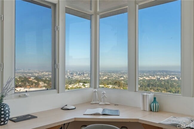 Building Photo - 1436 Summitridge Dr