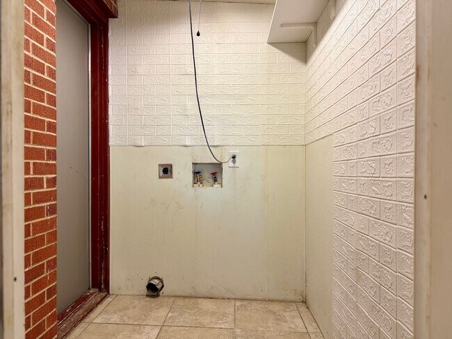 Building Photo - For Rent