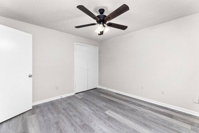 Building Photo - 121 Mark Twain Cir