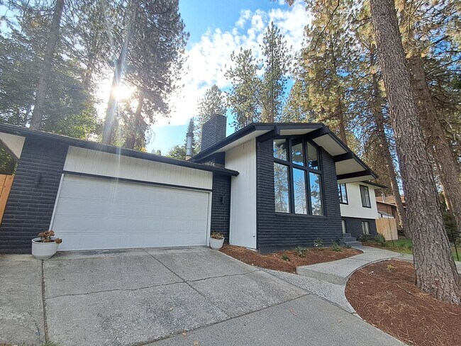 Building Photo - $3,200 -5 Bed / 3 Bath- Home with Fully Fe...