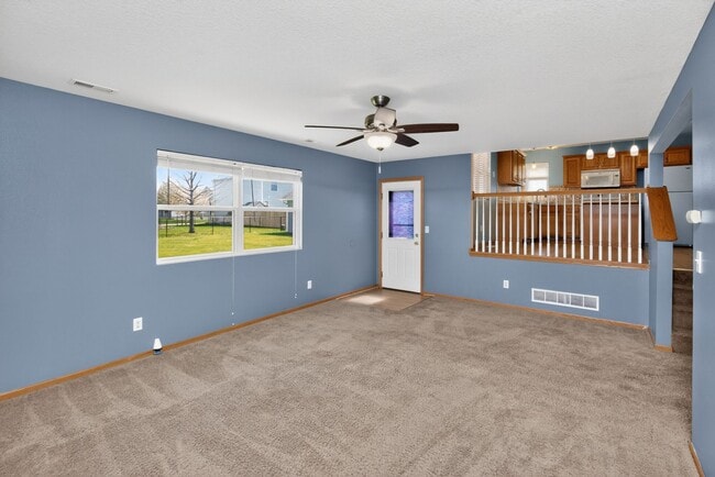 Building Photo - SPACIOUS COMFORT!! 3 Bedroom, 2 Bathroom House in Ankeny!