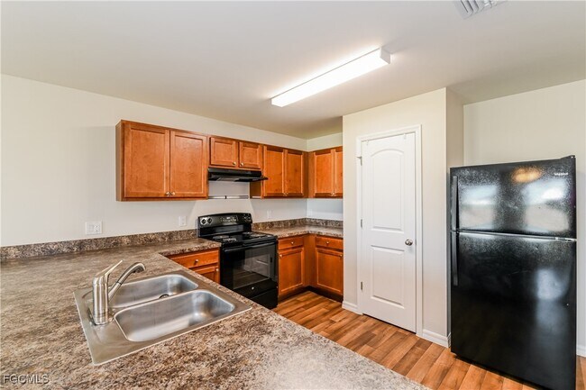 Building Photo - 1444 NW 31st Ave