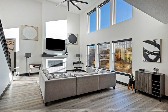 Building Photo - 423 W Red Wolf Dr