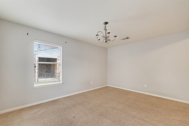 Building Photo - 31722 Royal Woods Ct