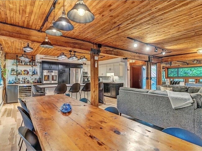 Building Photo - 122 Redrock Dr