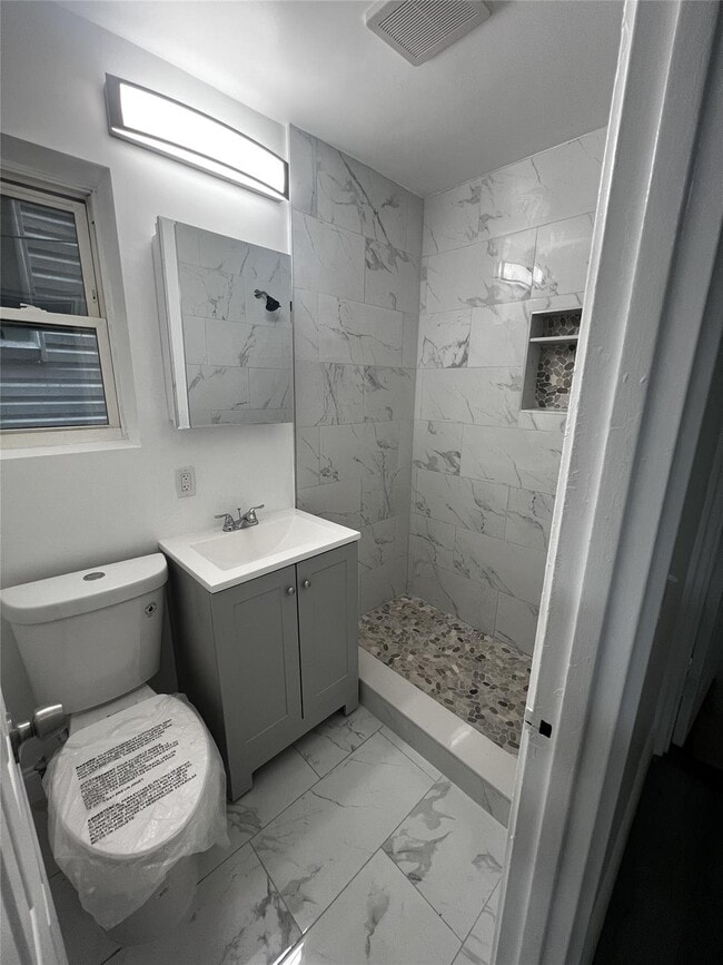 Building Photo - 4134 Wickham Ave