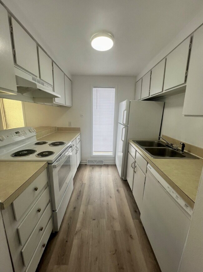 Building Photo - Affordable Two Bedroom Available with Short Term Lease Now Ready!