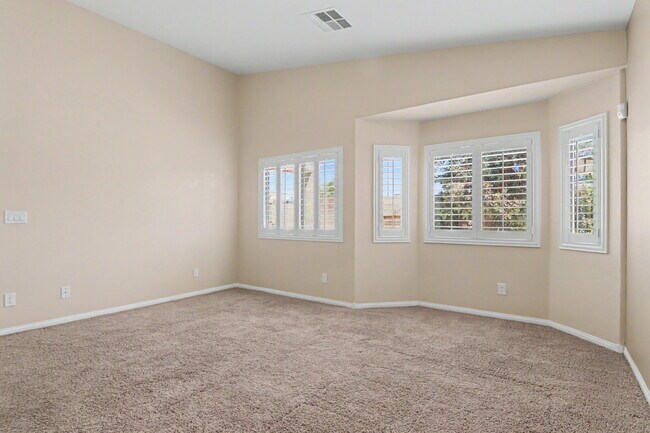Building Photo - Immaculate 5-Bed, 3-Bath Entertainer’s Home on Over a Quarter Acre in Gated Riverwalk Ranch Manor...