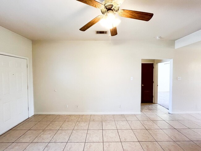 Building Photo - 5302 Daybreak Dr