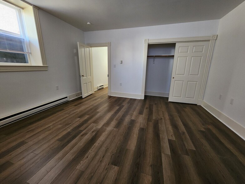 Building Photo - 125 Peyton St