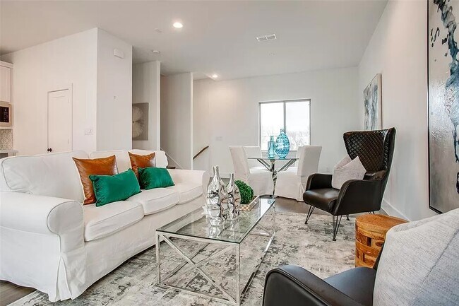 Building Photo - 4710 Virginia Ave