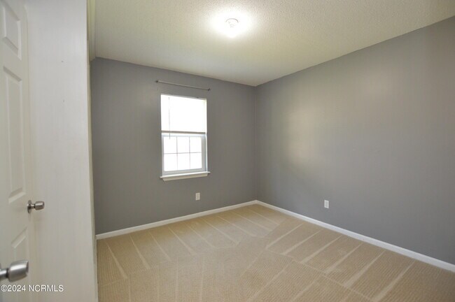 Building Photo - 206 Wedgewood Dr