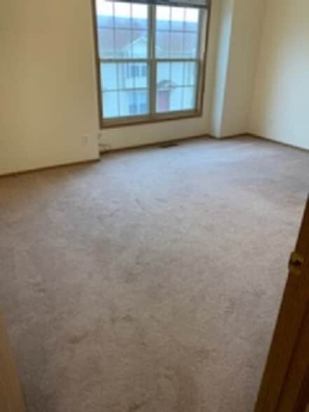 Masterbedroom - 2 closets - 405 Franklin St