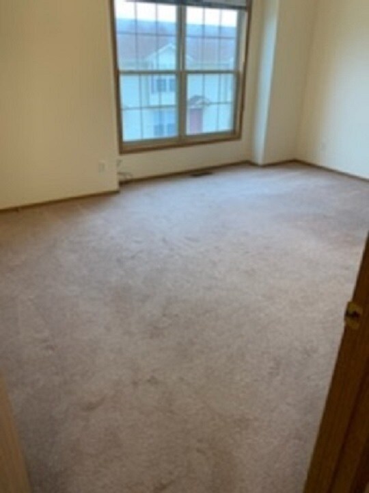 Masterbedroom - 2 closets - 405 Franklin St