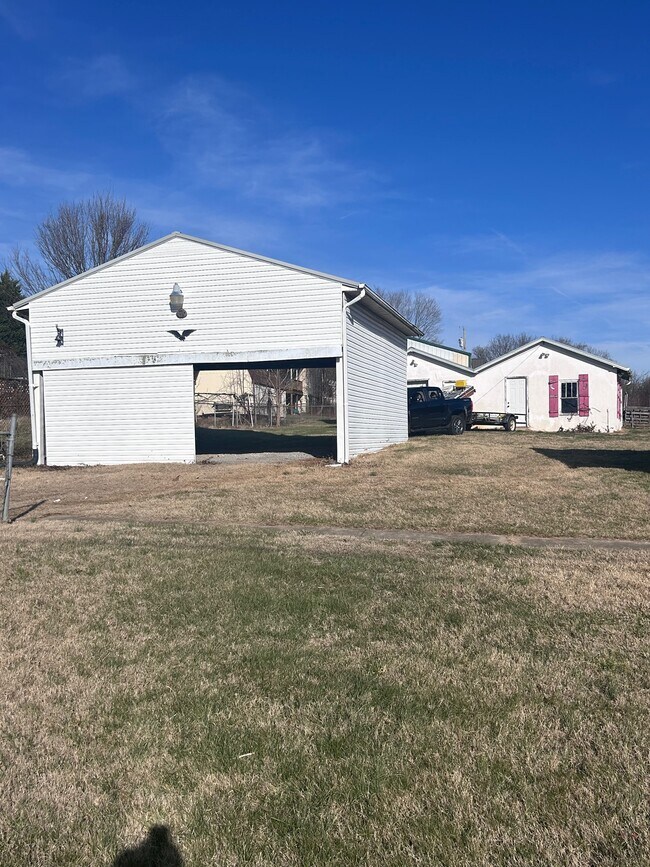 Building Photo - 177 Jarrett Buck Loop