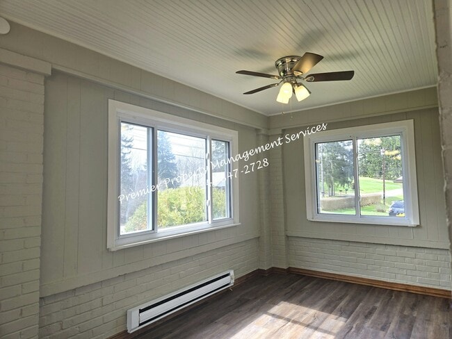 Building Photo - 1425 Barclay Hill Rd