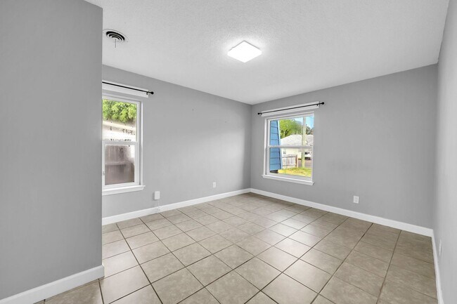 Building Photo - 358 Kepner Dr NE