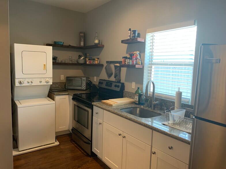 Building Photo - 114 N jacobus ave