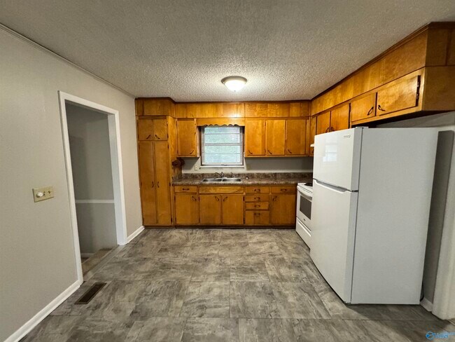 Building Photo - 3812 Melody Cir NE