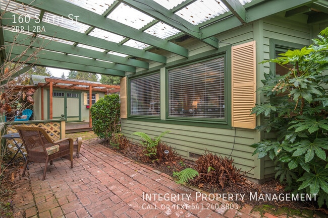 Building Photo - 160 S 4th St