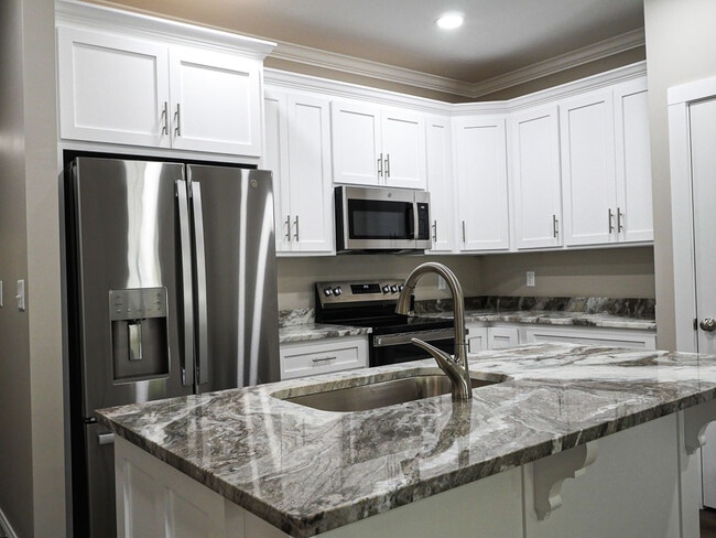 Building Photo - 1366 Summer Cir SW