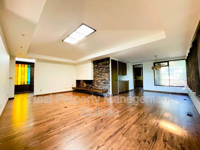 Building Photo - 11105 SE 59th St