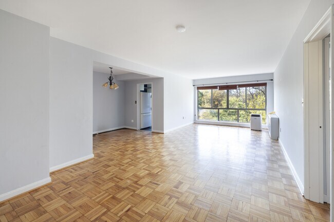 Building Photo - 3901 Tunlaw Rd NW