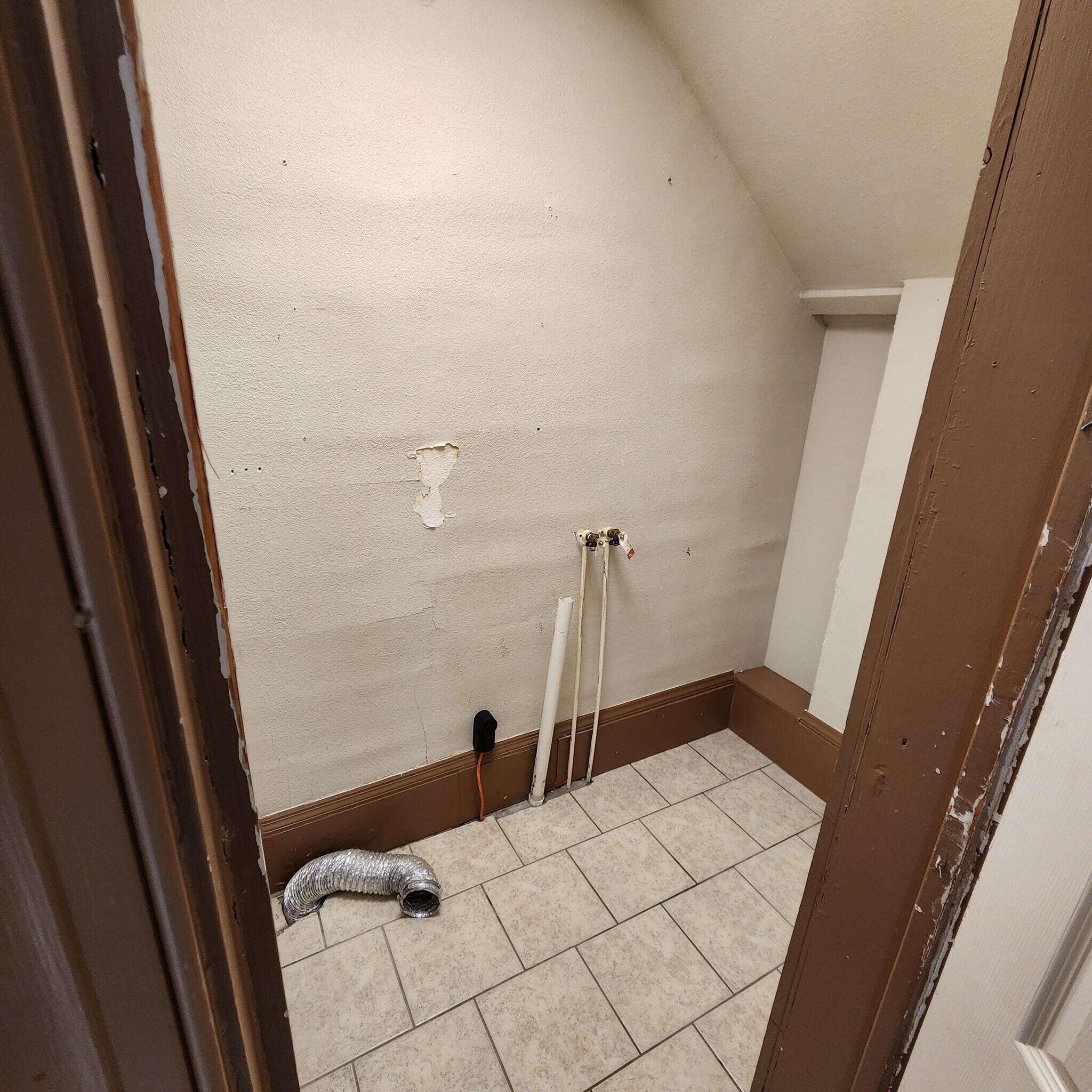 Building Photo - 102 Vermillion St