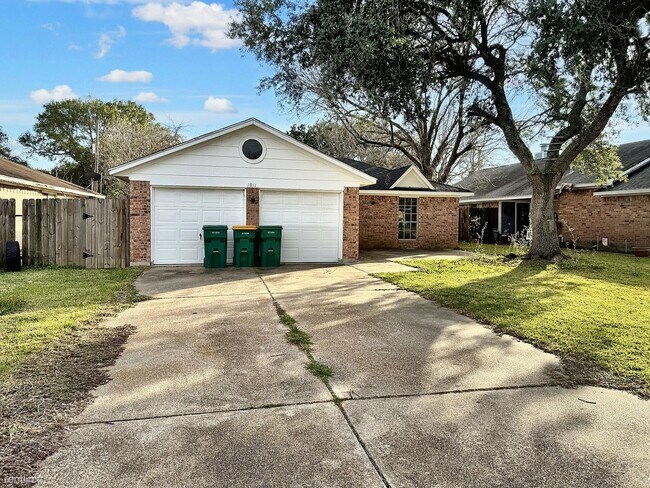 Building Photo - 3 br, 2 bath House - 1911 Bogatto St