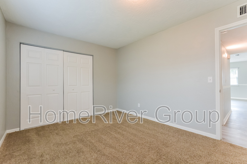 Building Photo - 2510 Yule Tree Dr